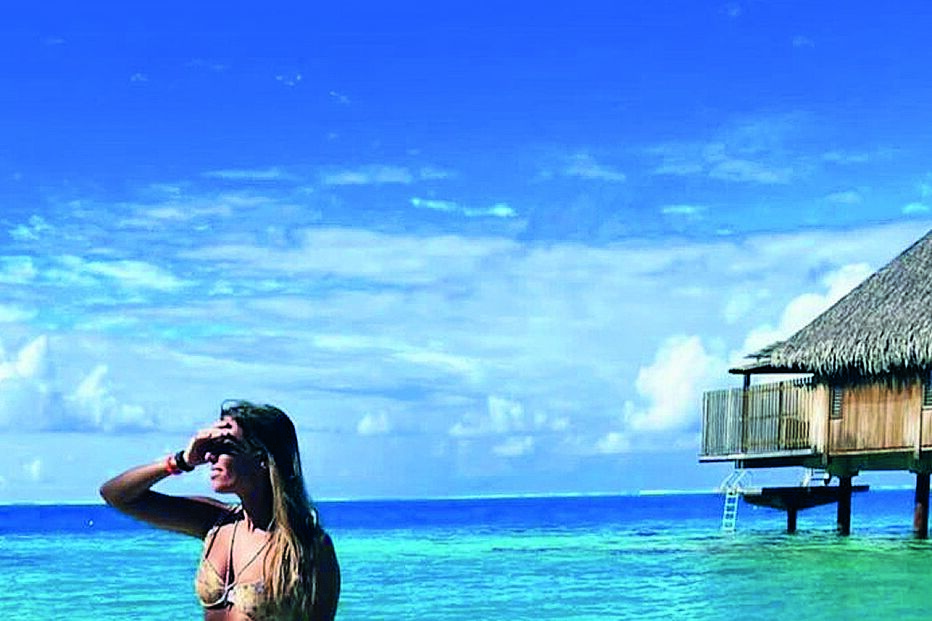 Isaurinha Jardim delicia-se com a beleza exótica de Bora Bora, no Pacífico Sul