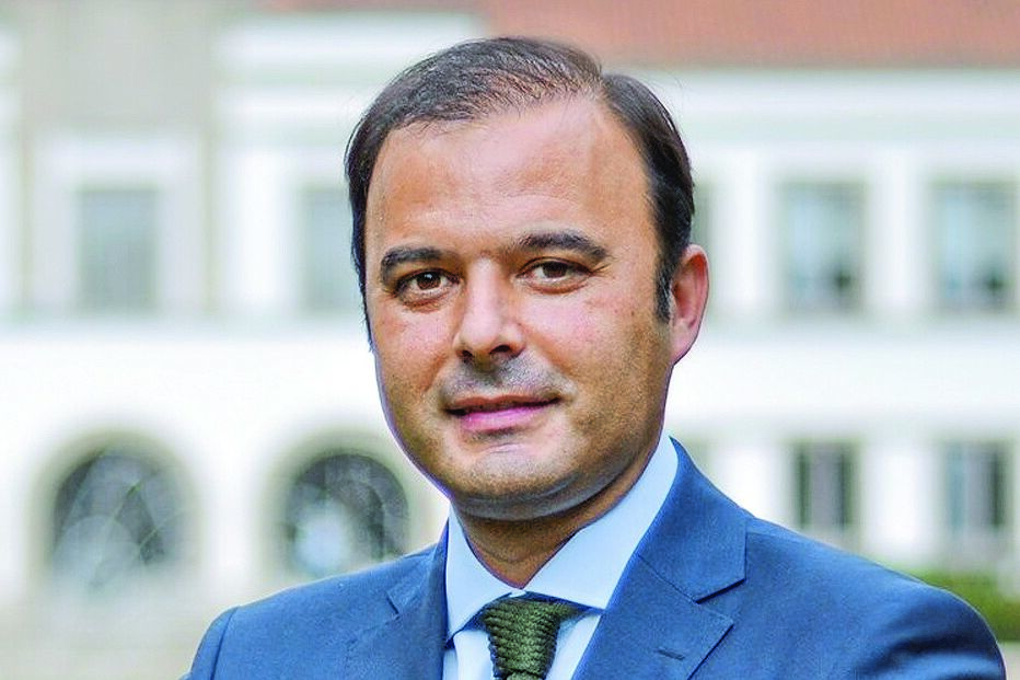 PJ fotografa encontros entre presidente da Câmara de Espinho e empresários do concelho para entregas de dinheiro vivo