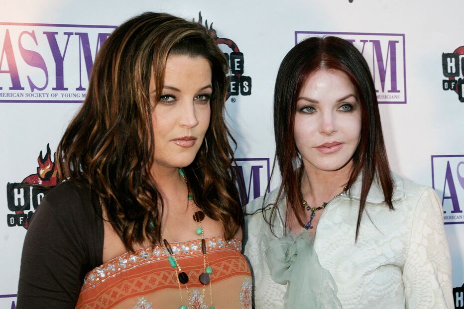 Lisa Marie com a mãe, Priscilla Presley, em 2005