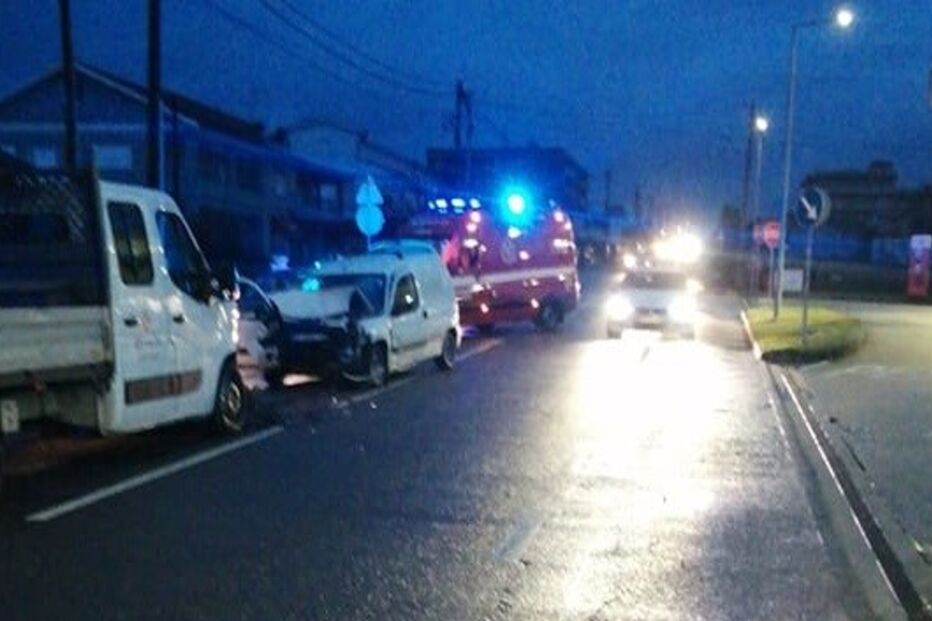 Dois feridos em colisão entre dois carros na EN106 em Penafiel