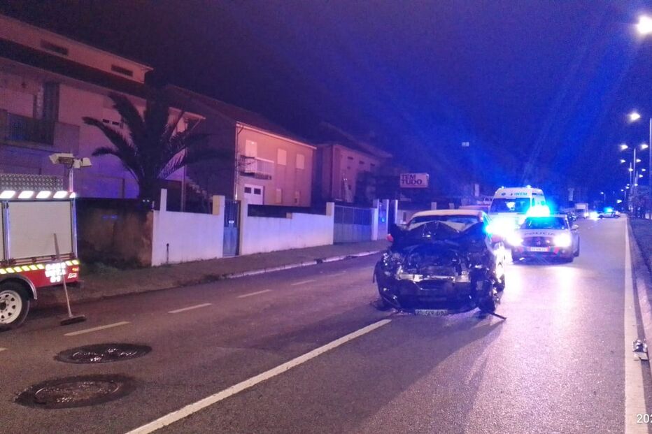 Homem de 40 anos ferido em colisão de carro em Bragança