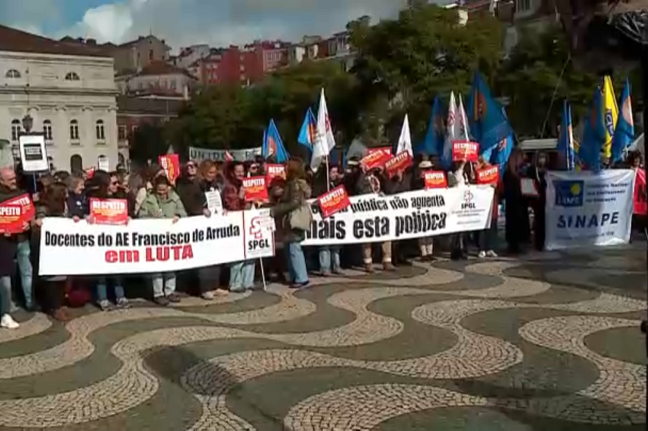Federação Nacional da Educação pondera avançar com greves e manifestações