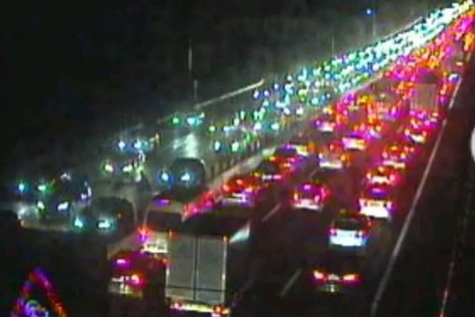 A1 cortada devido a colisão entre cinco veículos