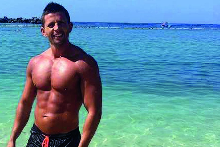 'Padre Sexy' dá conselhos de amor na internet