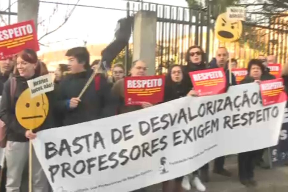 Greve de professores encerra escola Quinta das Palmeiras, na Covilhã