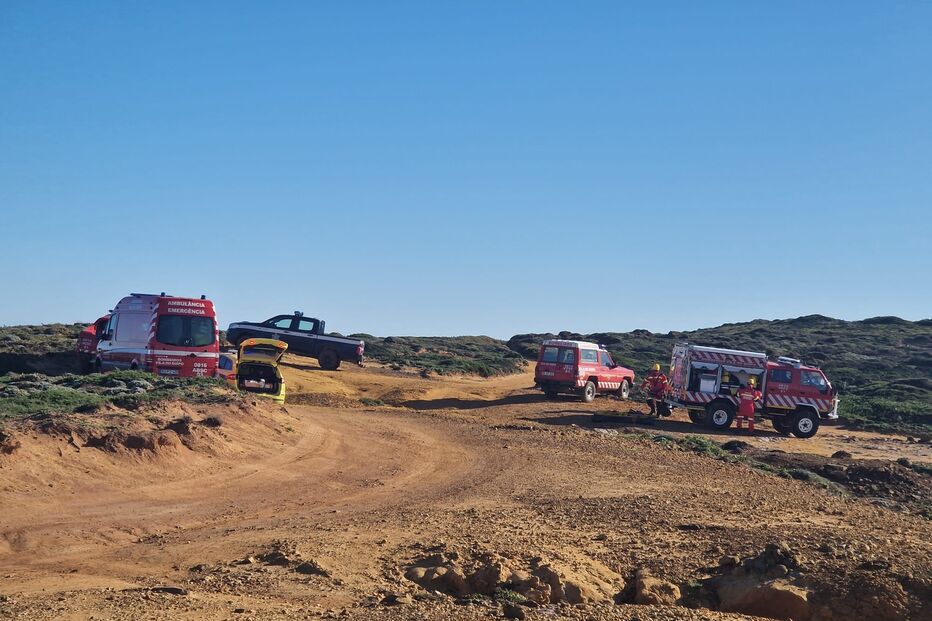 Pescador lúdico resgatado após queda de falésia em Sagres