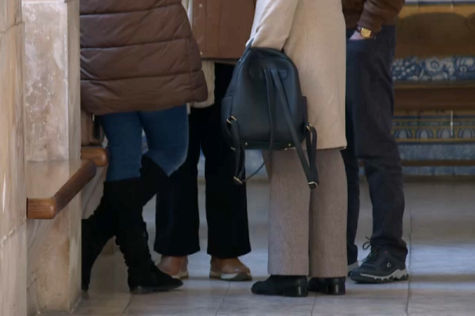 Mulher de 62 anos seduz idoso solitário para sacar oito mil euros