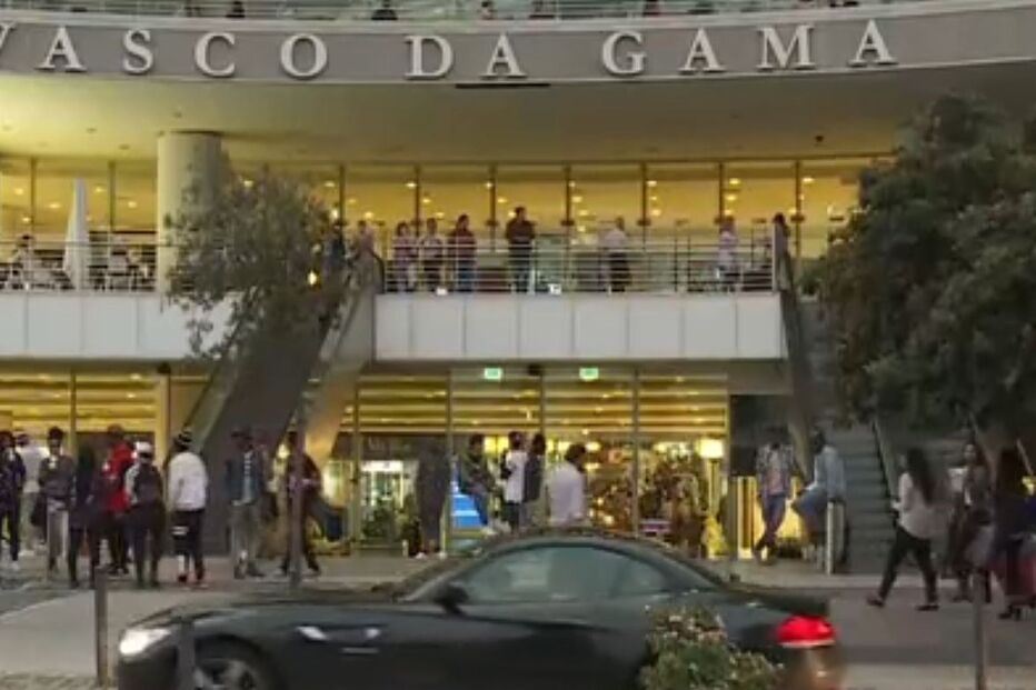 Homem detido por sequestrar jovem turista em WC do Centro Comercial Vasco da Gama, em Lisboa