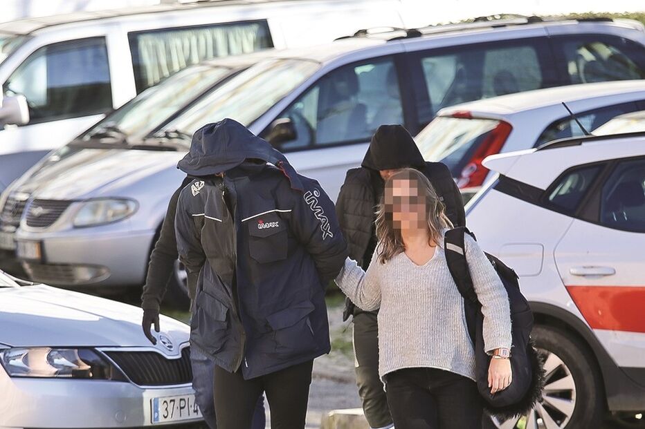 Suspeitos à chegada a tribunal