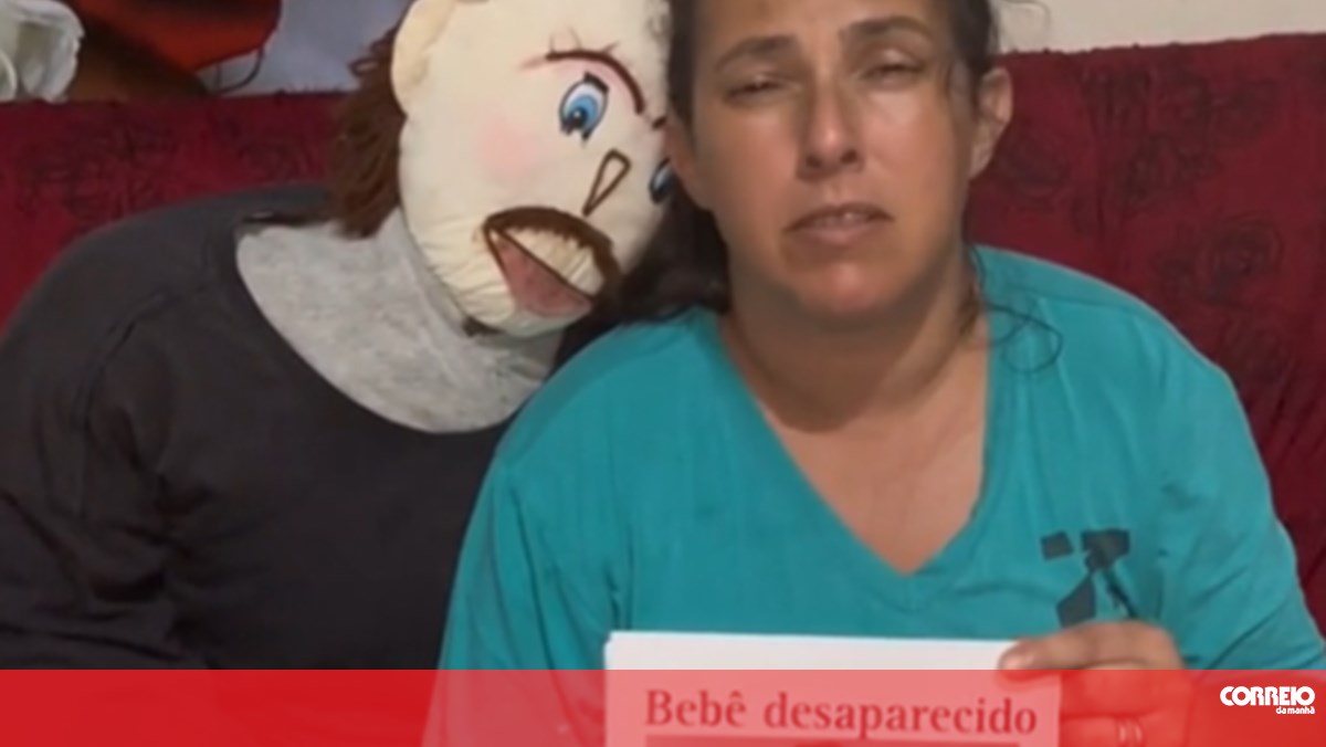 Mulher que casou com um boneco de trapos diz que o filho foi raptado - Insólitos