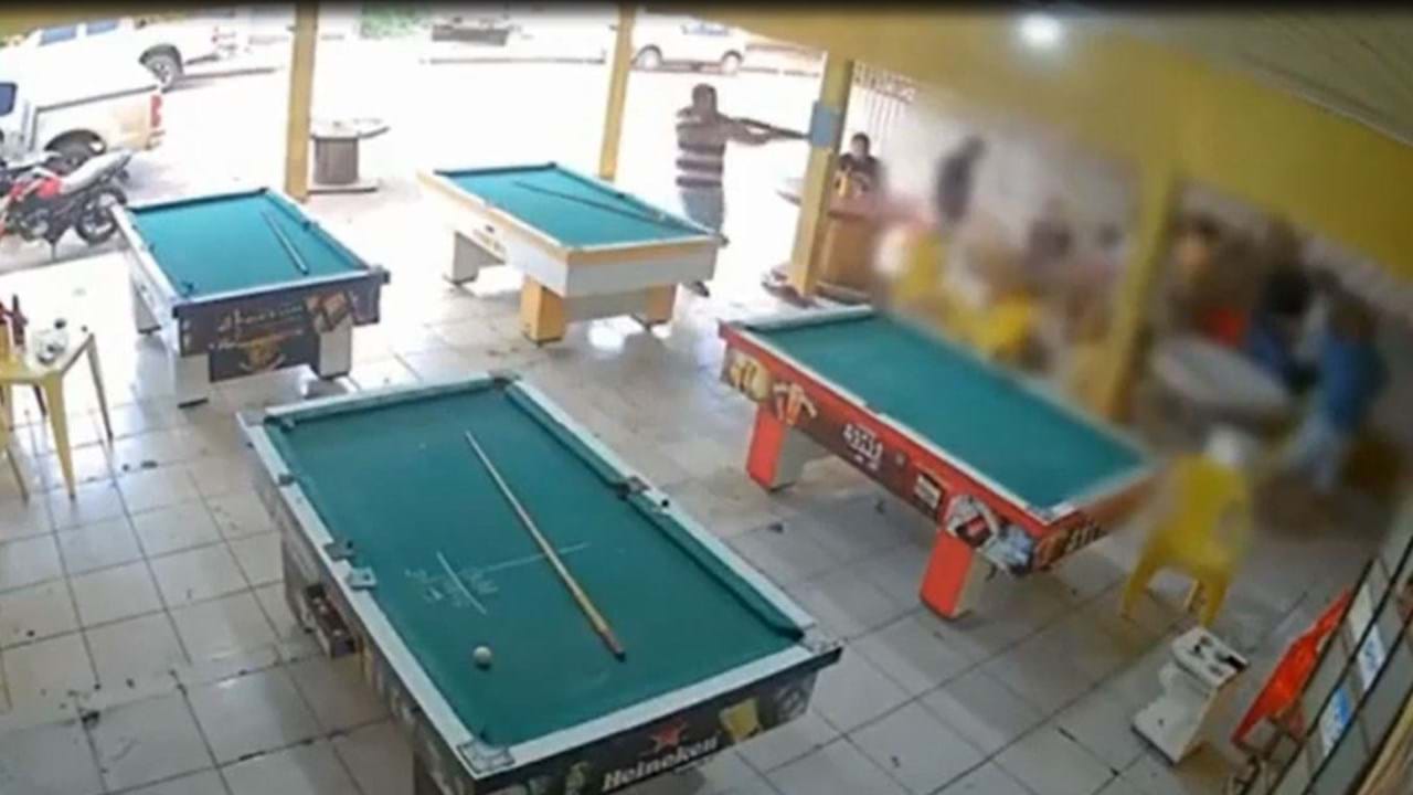 Dupla executa sete pessoas em bar após perder jogo de sinuca