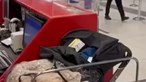 Casal abandona bebé no aeroporto depois de recusar pagar bilhete de avião