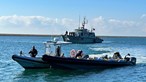 Duas lanchas intercetadas ao largo da costa do Algarve com mais de oito mil quilos de droga