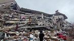 Embaixada portuguesa em Ancara cria grupo WhatsApp para emergências após sismo abalar Turquia