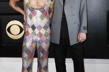 Look de Harry Styles com 250 mil cristais Swarovski