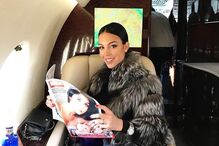 Georgina com um casaco de pele de raposa