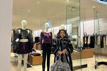 Georgina com o mesmo casaco que utilizou na festa de aniversário de Cristiano Ronaldo 