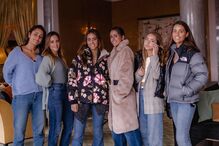 Victoria com as irmãs