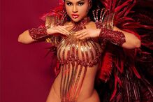 Mileide Mihaile estreou na folia paulistana como rainha de bateria da Independente Tricolor