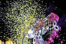 Desfiles de carnaval voltam a animar as ruas do Rio de Janeiro após dois anos de interrupção devido à pandemia.