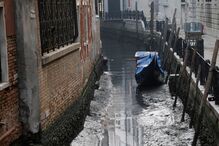 Falta de chuva seca canais em Veneza