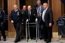 Harvey Weinstein foi recentemente condenado a 16 anos de prisão por violação. Encontra-se a cumprir outra pena de 23 anos por violação e abuso sexual