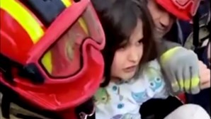 "Eu sou muito pesada", diz menina de cinco anos resgatada 51 horas após sismo na Turquia