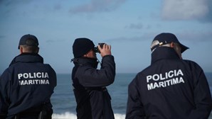 Polícia Marítima e bombeiros em buscas por mulher no Cabo Espichel em Sesimbra
