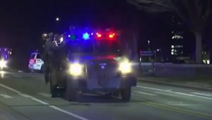 3 polícias mortos e 5 feridos em tiroteio quando tentavam cumprir mandado na Carolina do Norte