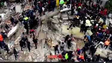 Tecnologia ajuda equipas de socorro a detetar locais destruídos pelo sismo que afetou a Turquia e a Síria 