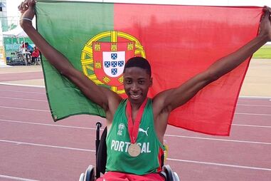 Atleta paralímpico que estava em risco de ficar desalojado já tem uma nova casa