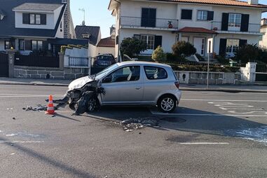 Colisão entre mota e carro faz um ferido grave na Póvoa de Varzim