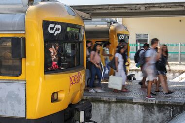 Um morto em atropelamento ferroviário em Queluz na linha de Sintra