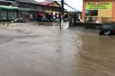 Chuvas torrenciais matam dezenas na região de São Paulo no Brasil