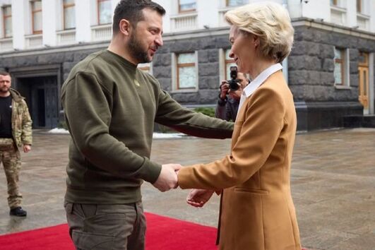 Volodymyr Zelensky e Ursula von der Leyen