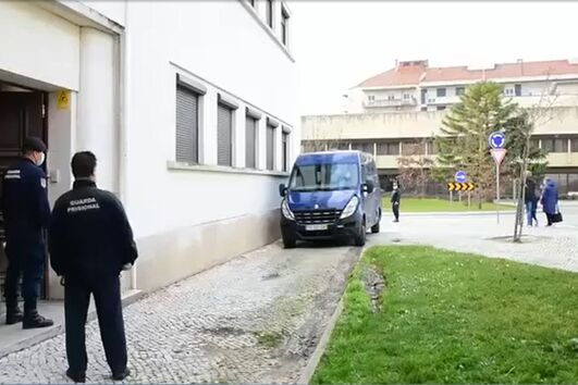 Mata irmão com sete facadas, toma banho e só depois pede socorro