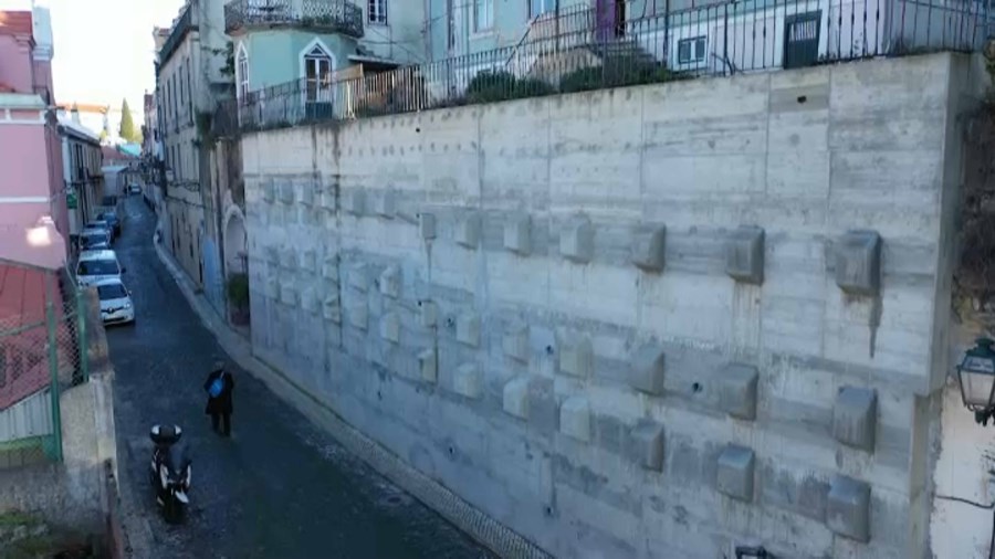 Muro perto do Castelo de São Jorge teve custo de um milhão de euros