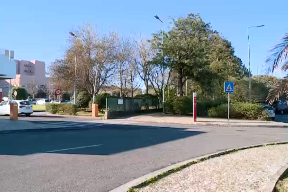 Hospital Amadora-Sintra instaura processos disciplinares a três cirurgiões