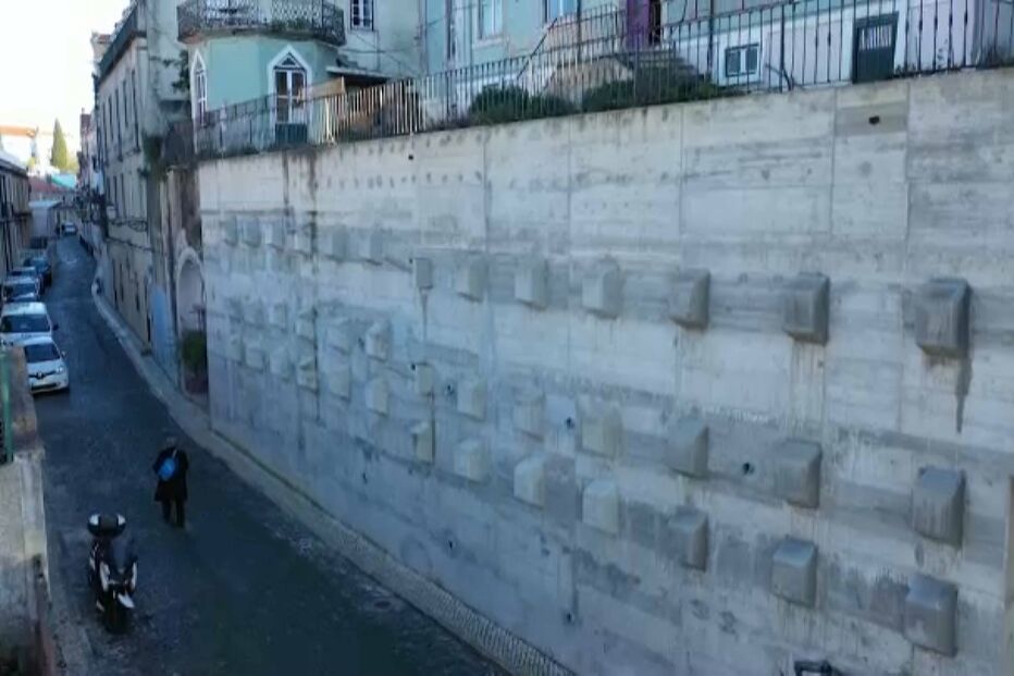 Muro perto do Castelo de São Jorge teve custo de um milhão de euros
