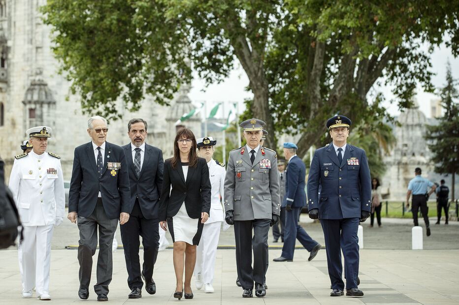 Helena Carreiras, Fonseca, Forças Armadas 