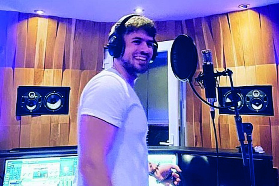 O cantor no estúdio