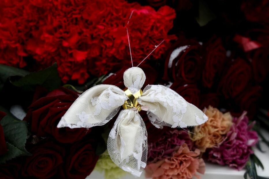 Ucranianos homenageiam as vítimas dos sismos que abalaram a Turquia e a Síria