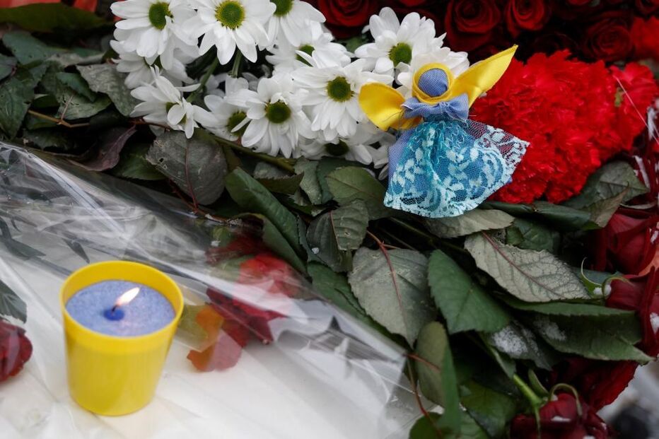 Ucranianos homenageiam as vítimas dos sismos que abalaram a Turquia e a Síria