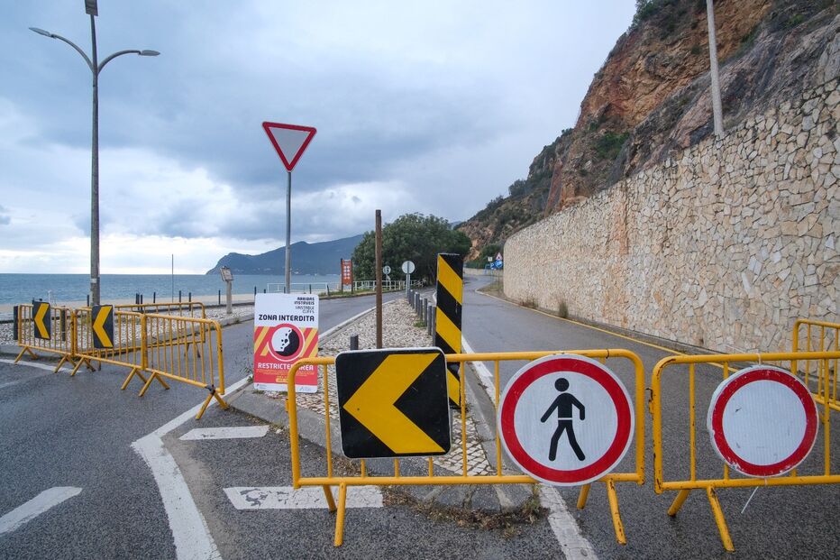 Estrada interdita, x