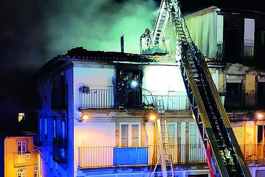Porto, desalojados, incêndio, fogo