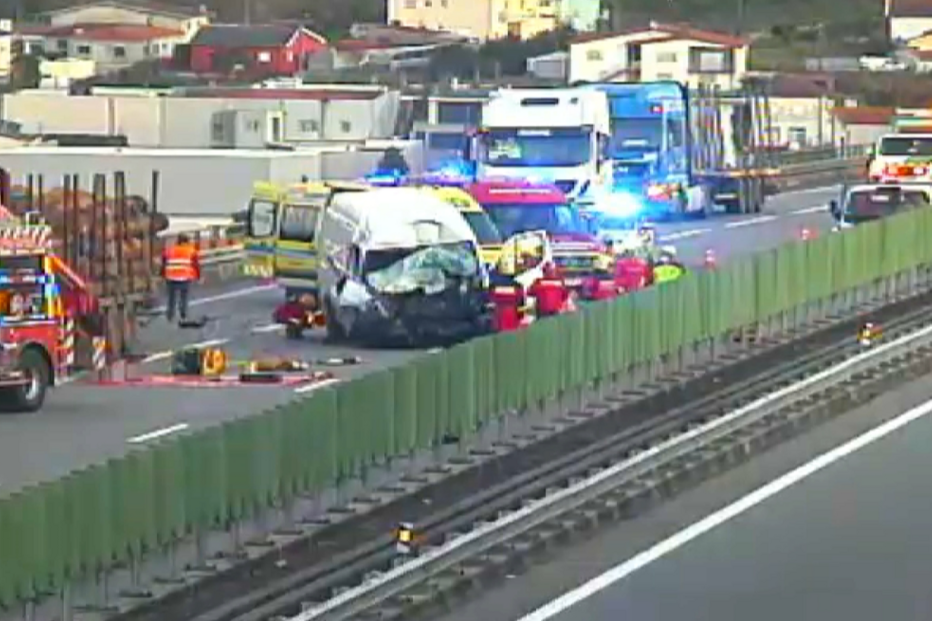 Colisão entre um camião e uma carrinha na A3 em Braga