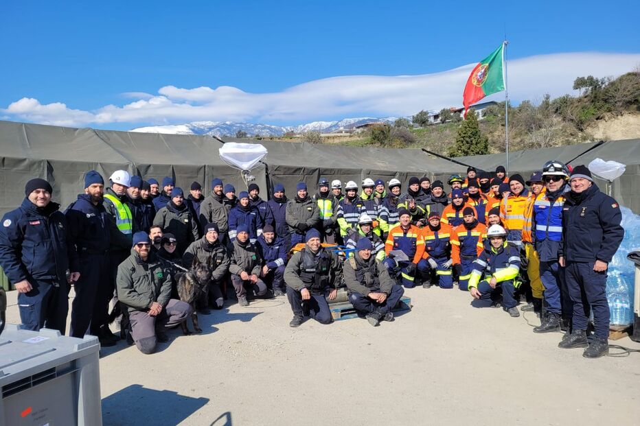 Operacionais portugueses em ação humanitária na Turquia