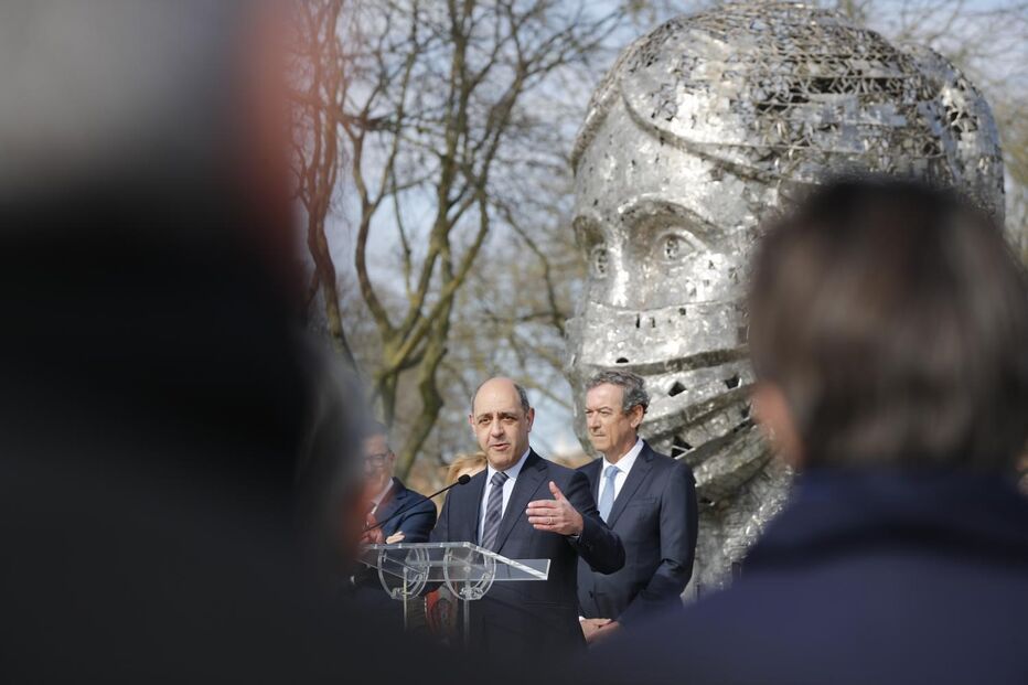 Obra foi promovida pela Ordem dos Médicos em homenagem aos clínicos