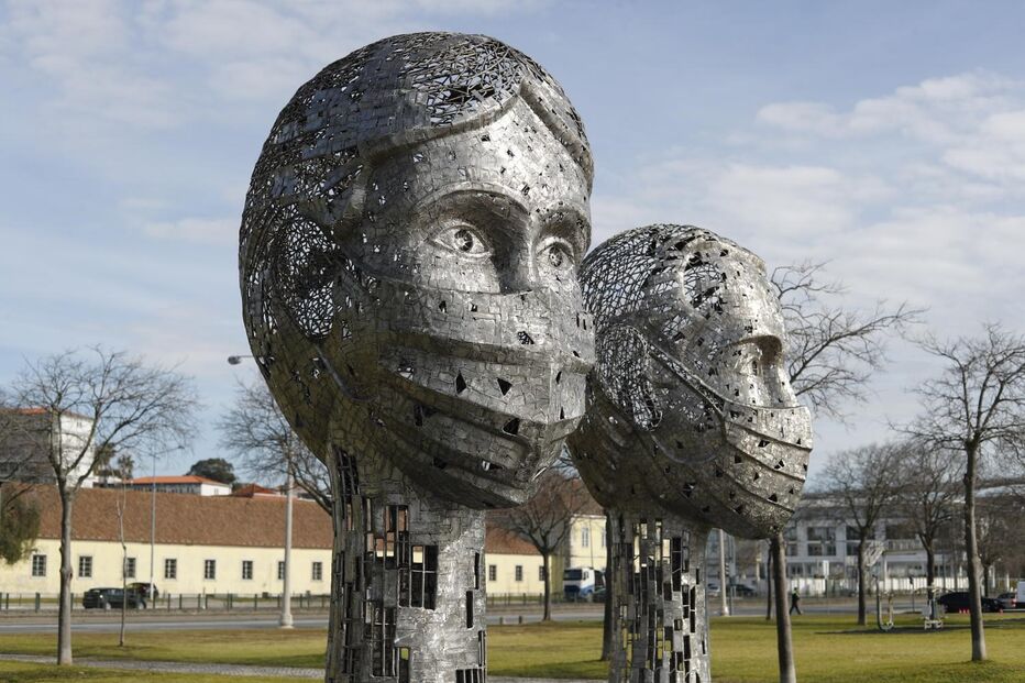 Obra foi promovida pela Ordem dos Médicos em homenagem aos clínicos