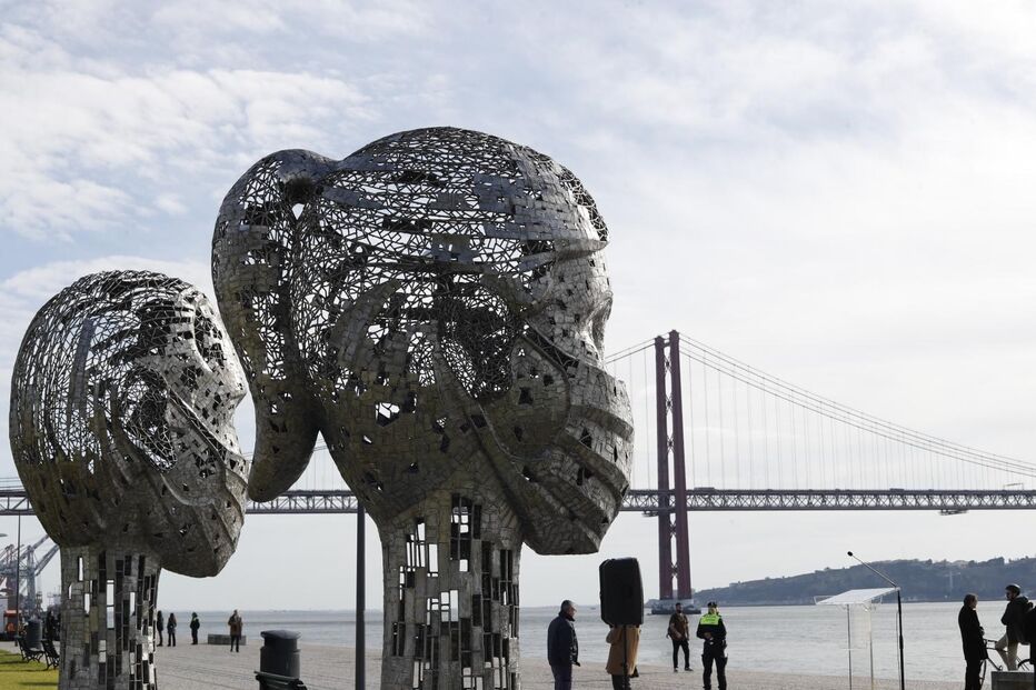 Obra foi promovida pela Ordem dos Médicos em homenagem aos clínicos